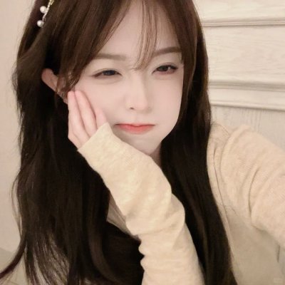 《某顶流深夜密会神秘女子，同回公寓疑同居》配图