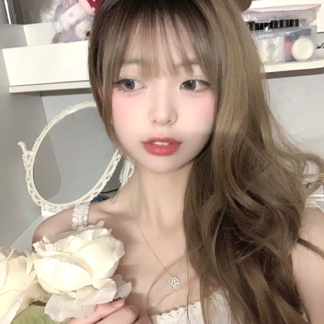 《当红小花片场摔剧本，导演当场黑脸停工》配图